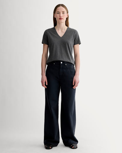 The Slim V-Neck Tee in Essential Cotton | Heathered Soot