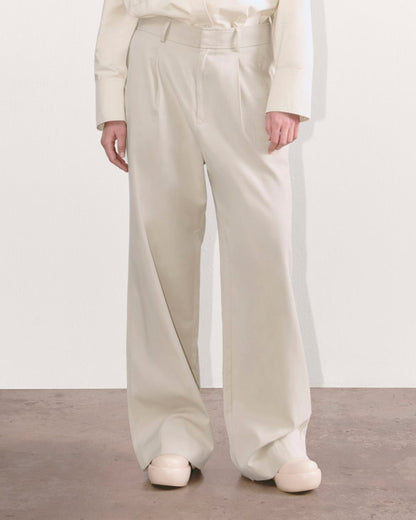 The Draper Pleated Pant in Buttersmooth | Sandstone | 32" Inseam