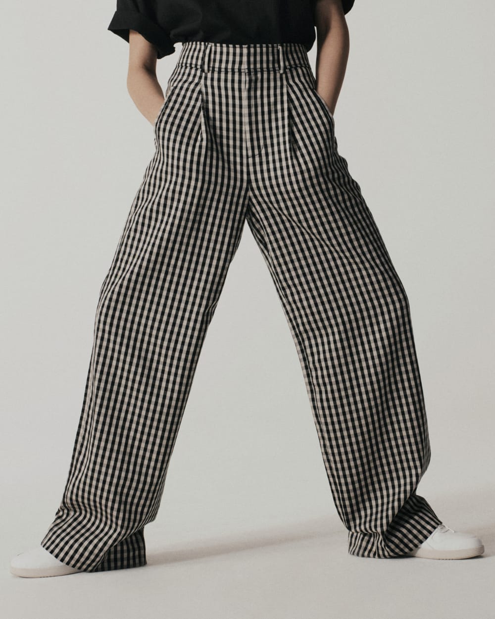 The Draper Pleated Pant in Buttersmooth | Khaki / Black | 30" Inseam