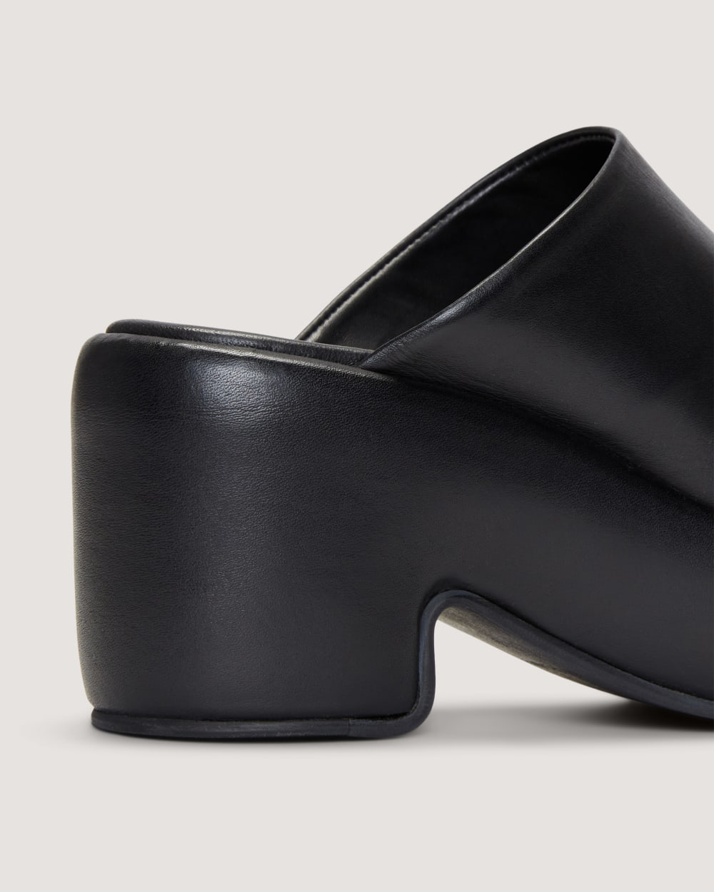 The Puffa Clog | Black