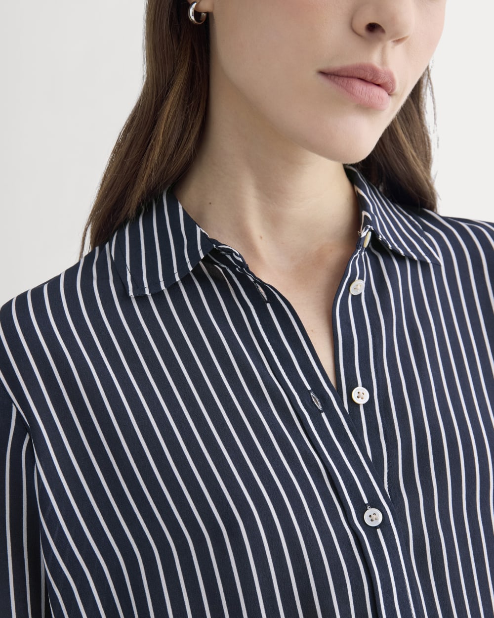 The Must-Have Shirt in Washable Silk | True Navy / Bone Stripe